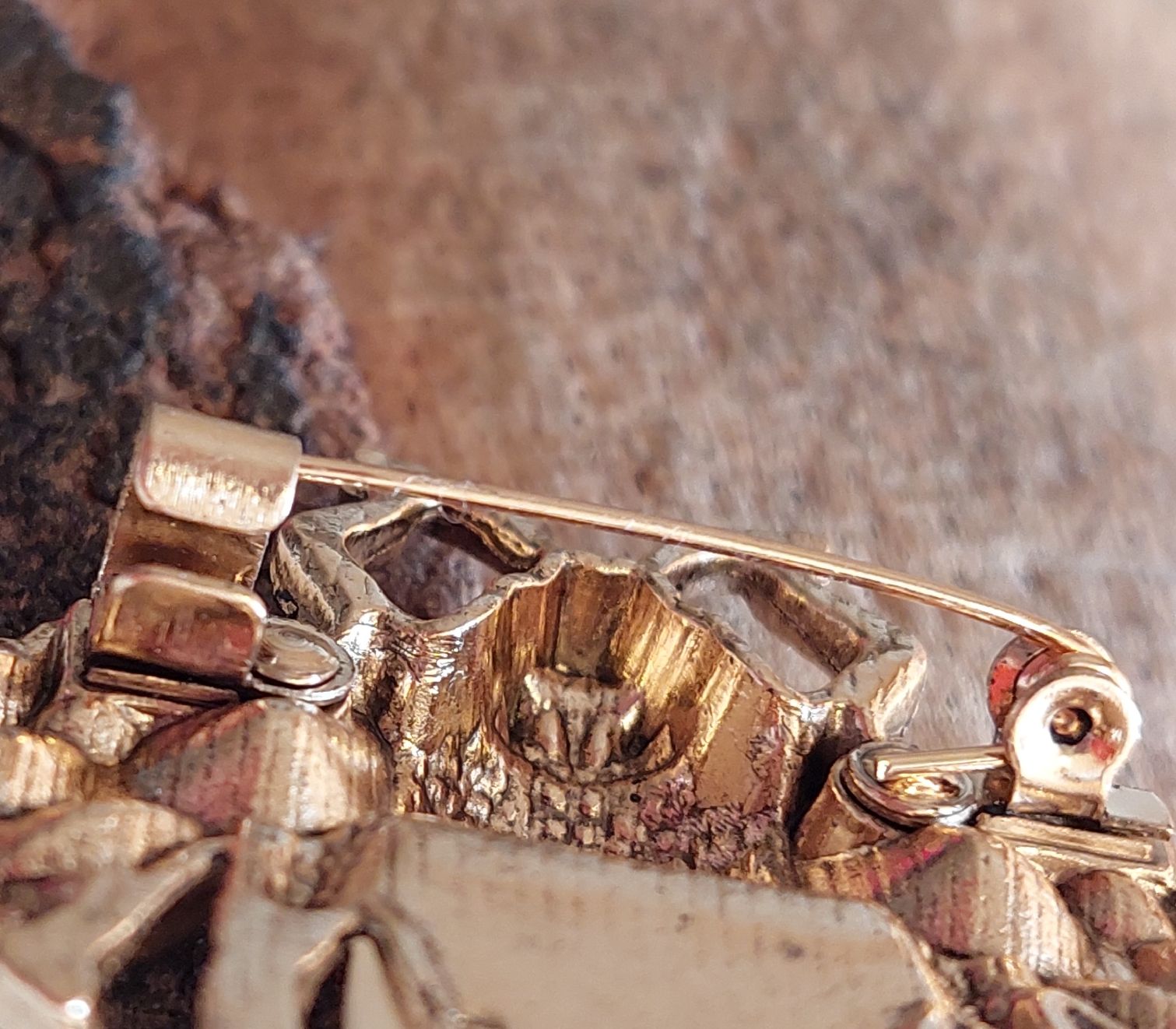 Spille & Fermagli: Hübsche goldfarbene Biene Brosche mit Strass – Nuovo (secondo la descrizione) da Oberwil BL venduto da Kukkaniitty 6