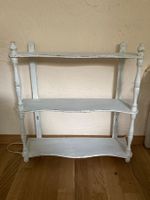 altes Wandregal shabby chic bemalt