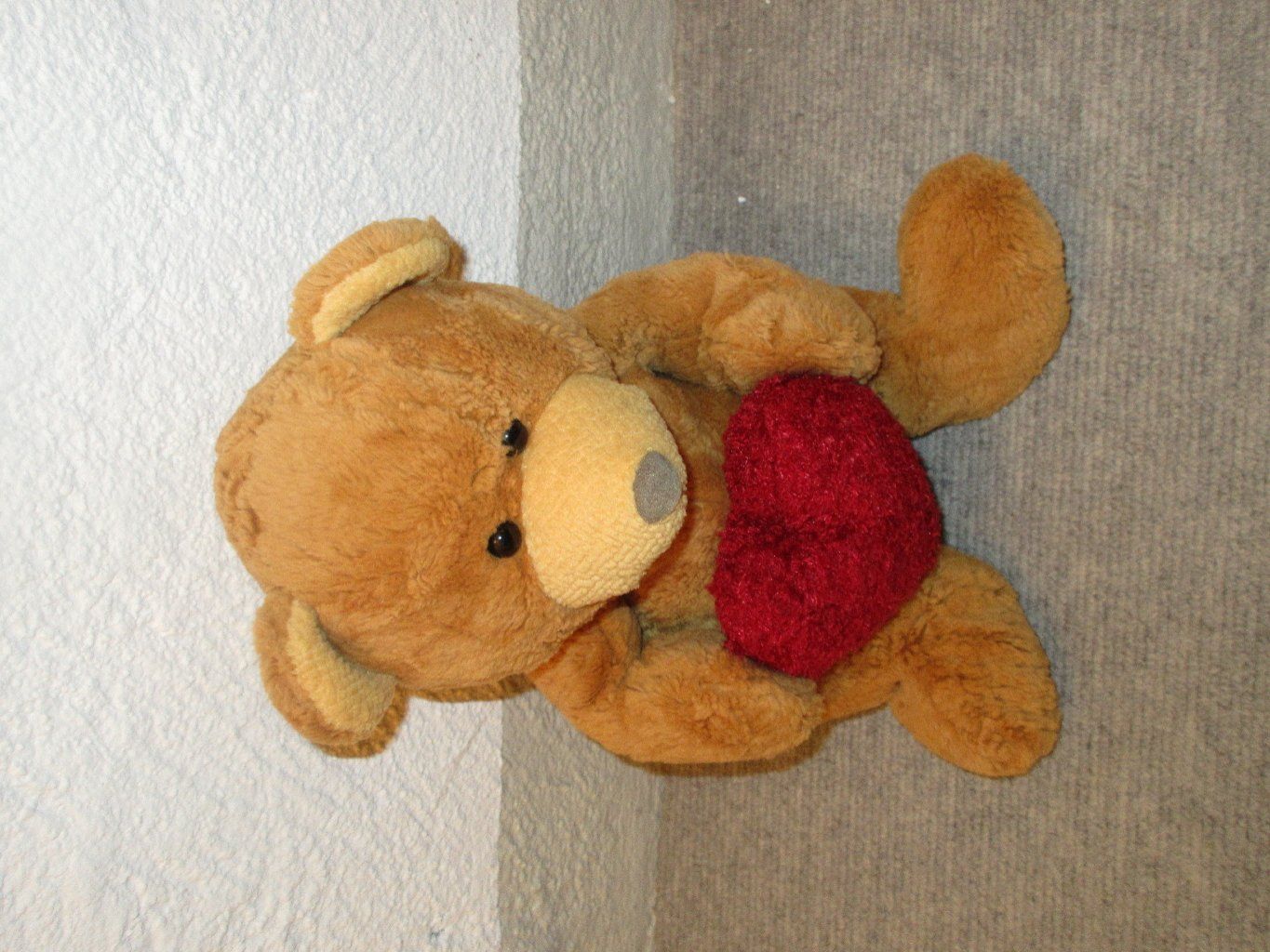 Spielzeuge: Neuwertiger Teddy Plüschbär mit Herz – Gebraucht aus Zug von roche72 2