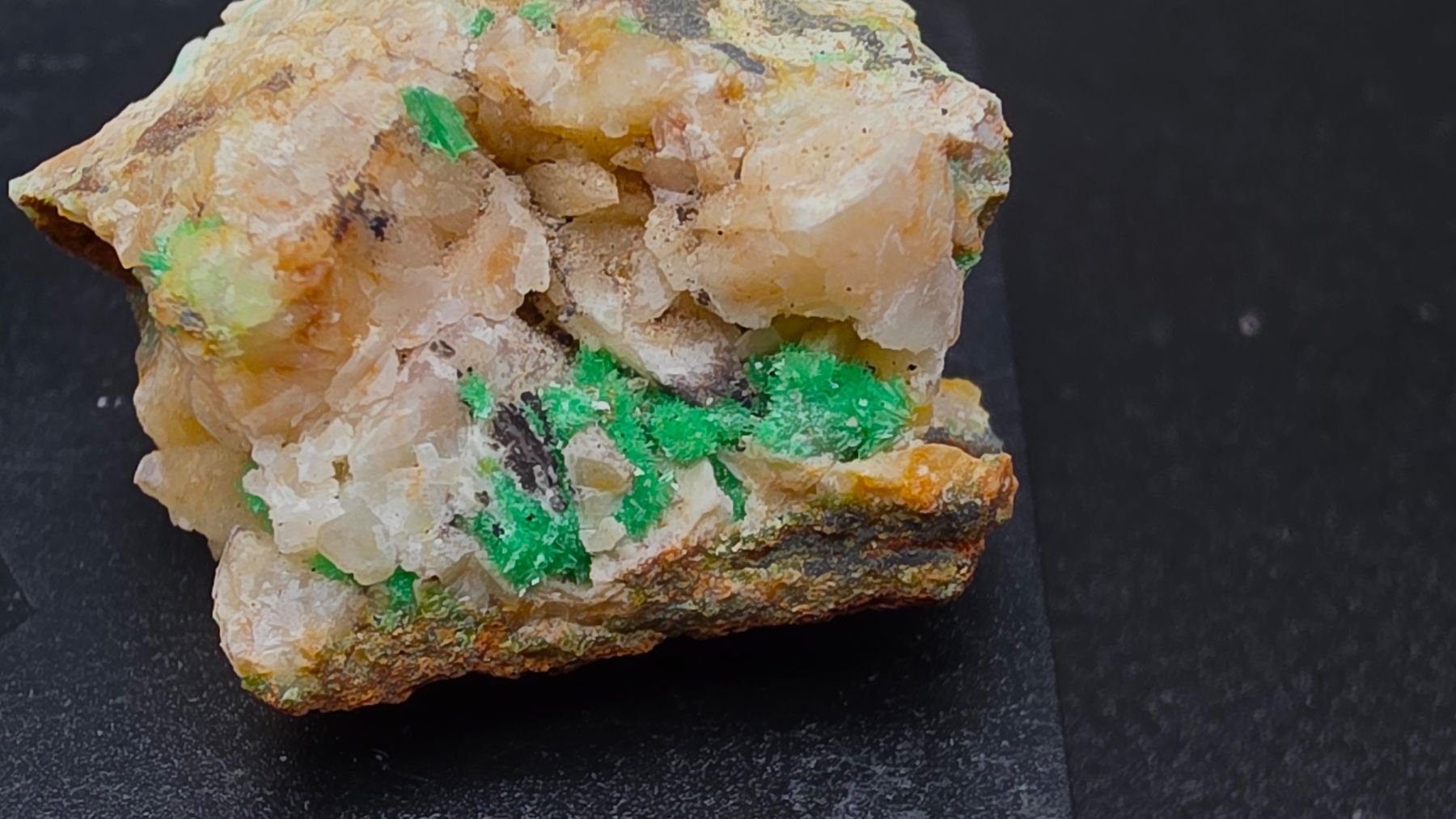 Minerali & Pietre curative: Annabergite from Lavrion Mining District, Attica, Greece – Usato da Figino venduto da panshop 4