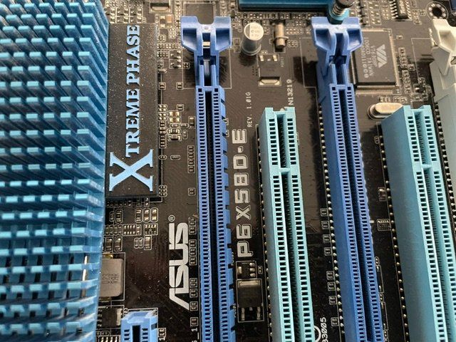 Gigabyte Schede madri: Gigabyte P6X58D-E + Xeon E5649 + Kühler + 24GB DDR3 – Usato da Ennetbaden venduto da djpejic 1