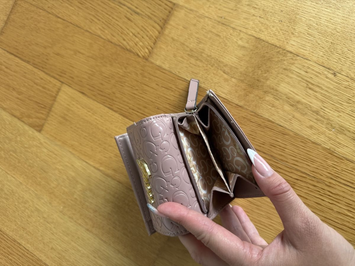 Guess Portamonete: mini Portemonnaie GUESS – Usato da Zürich venduto da lionsk 3