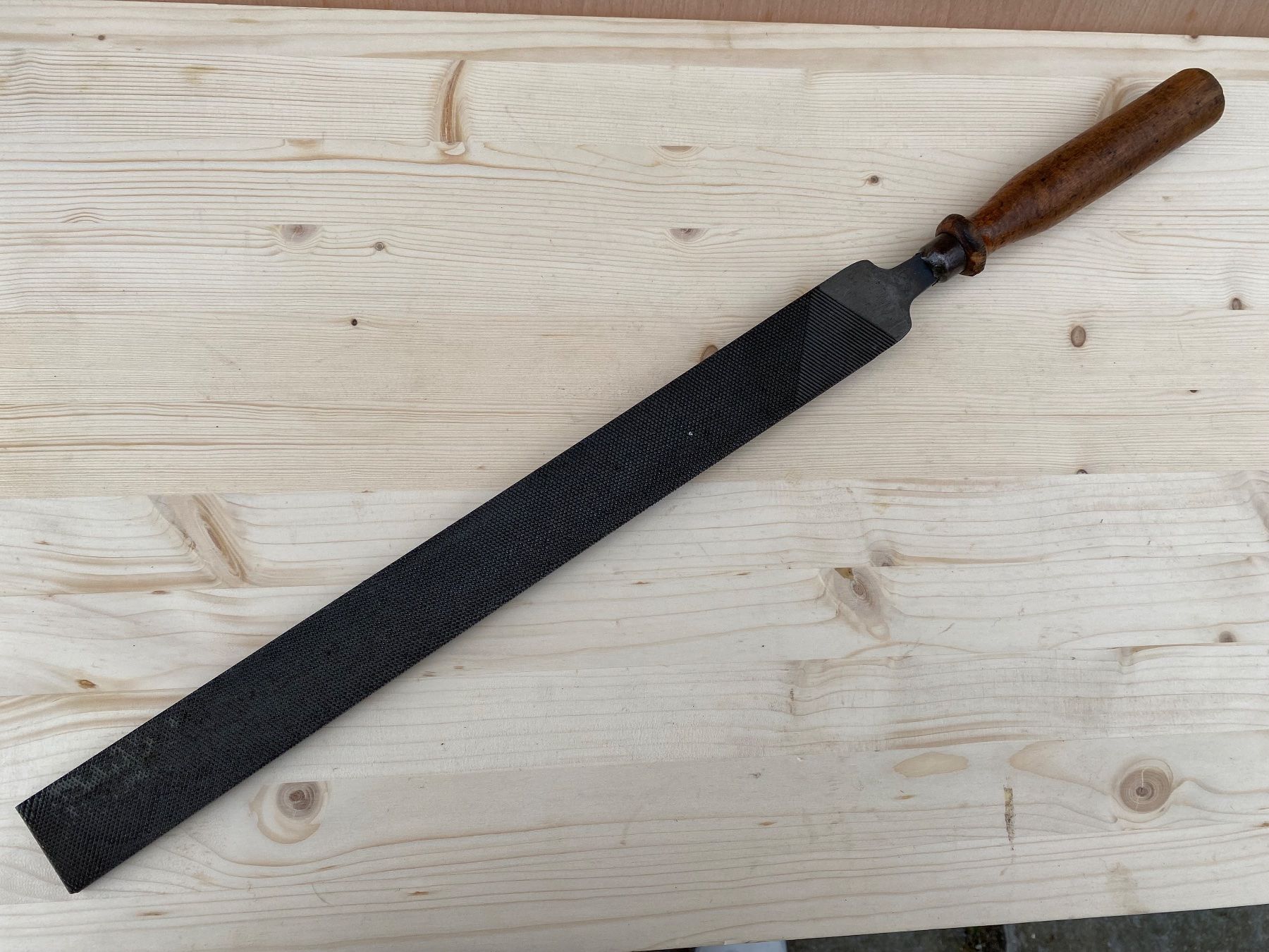 Tutti gli attrezzi: grosse Baiter Suisse Feile mit Holzgriff – Usato da Feldbach venduto da Olive1 5
