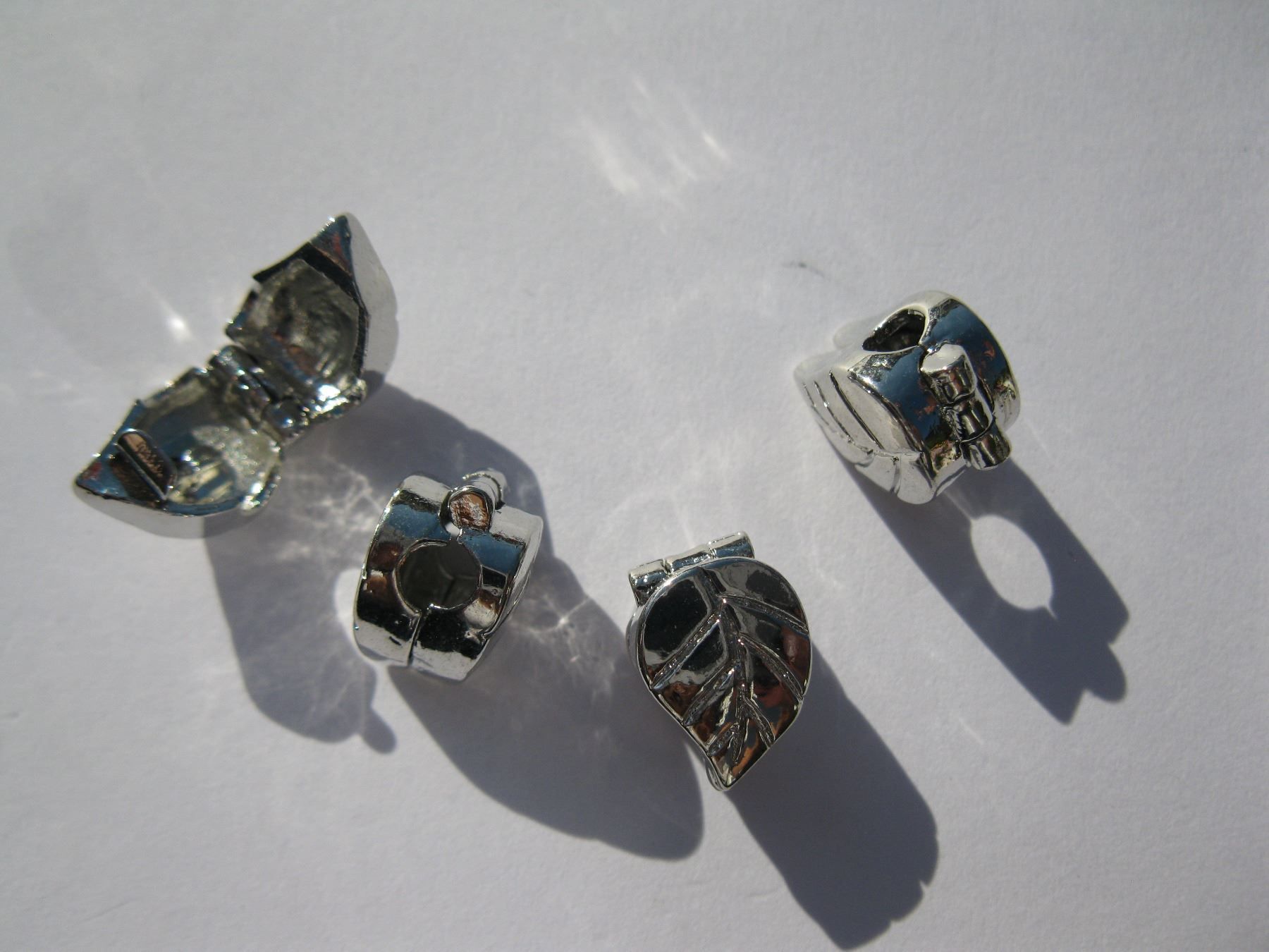 Perle (finte): Stopper Bead, Verschluss Blatt – Nuovo e nell'imballaggio originale da St. Margarethen TG venduto da LuanaKa 1