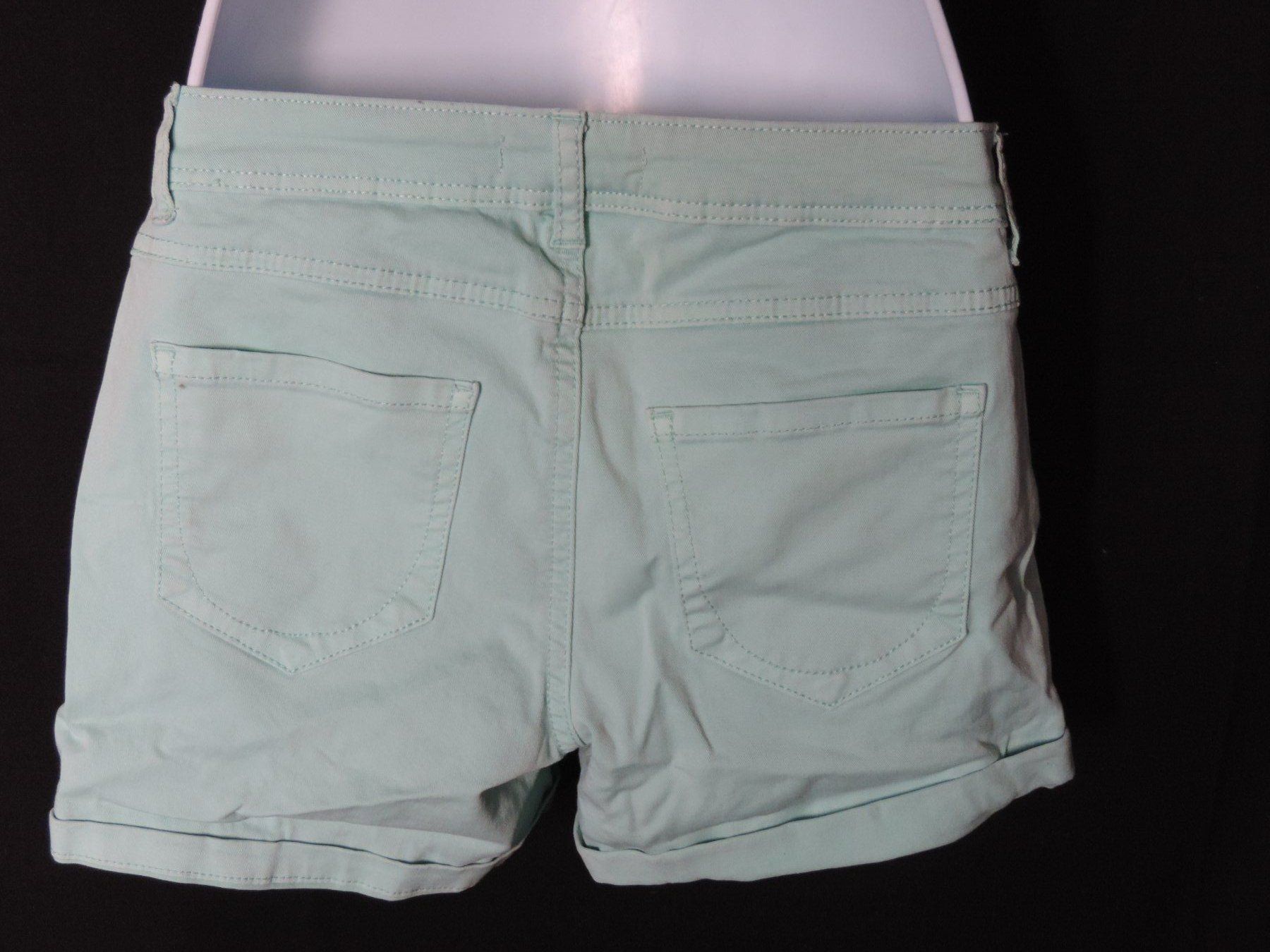 Pantalons: short bleu turquoise – D'occasion à Genève par Axelle333 5