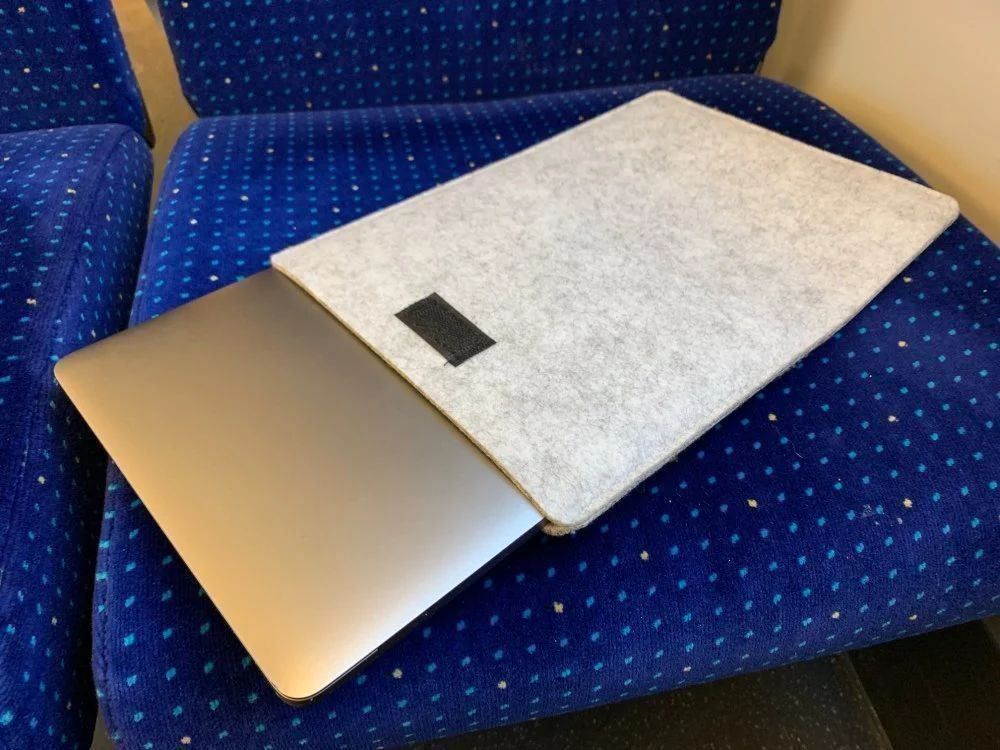 Covers & Borse: Filz Hülle Macbook Laptop – Nuovo e nell'imballaggio originale da Winterthur venduto da Neilpryde01