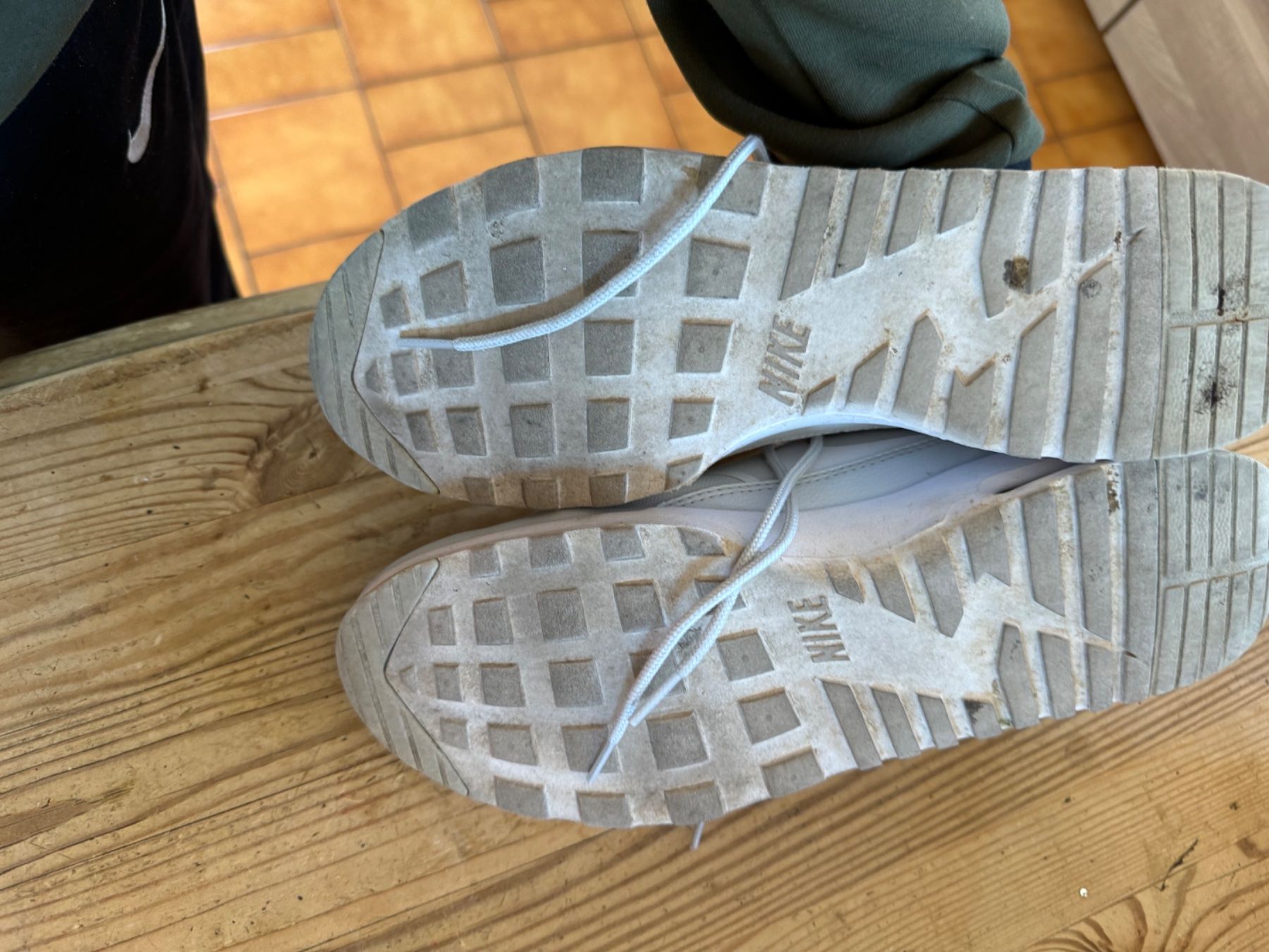 Nike Scarpe da donna: Baskets Nike grises pointure 42,5 – Usato da Veyrier venduto da kimedovapa 2