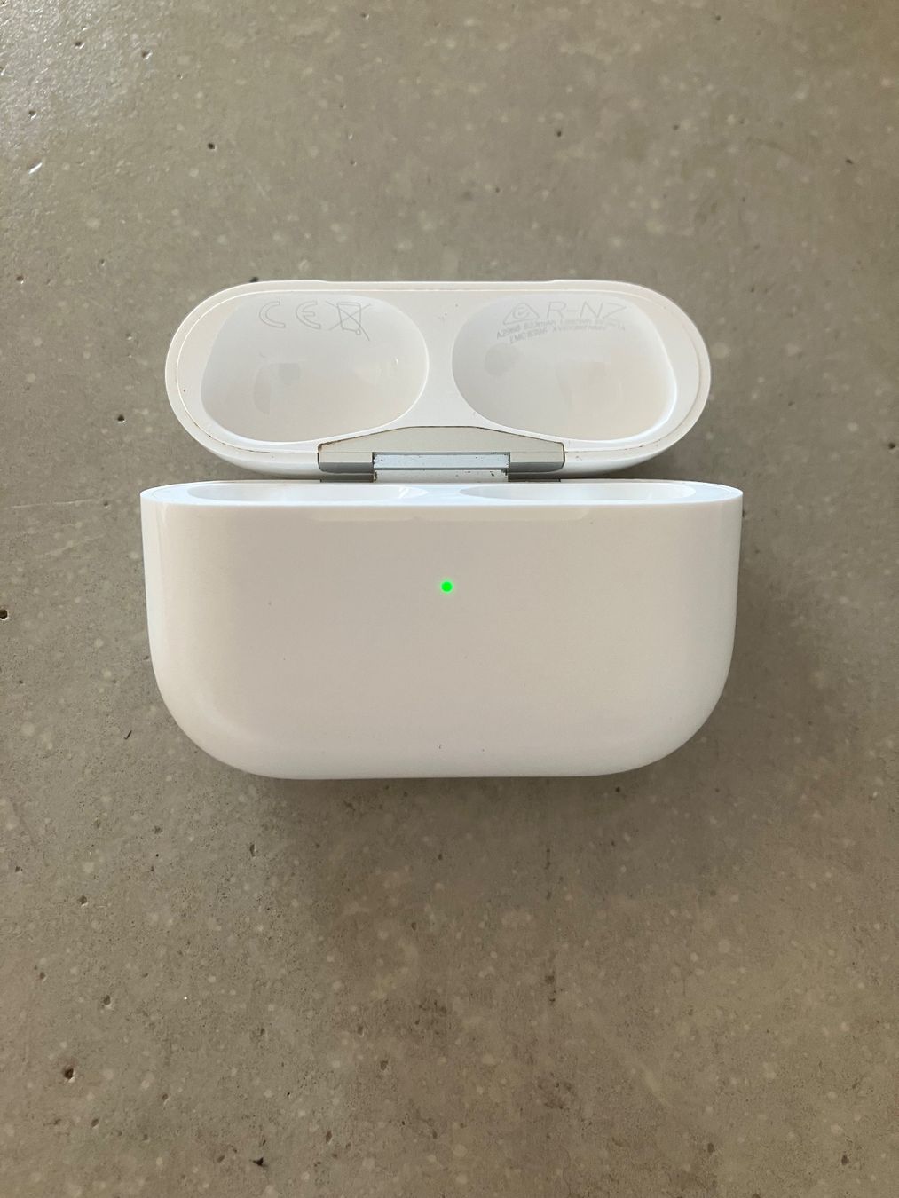 Apple Cuffie: APPLE AIRPODS PRO 2 Case – Usato da Lausanne venduto da mr.v