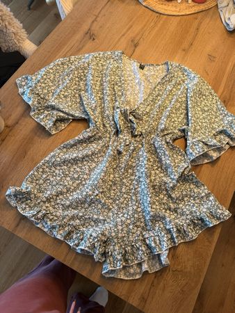 Sommerlicher Blumen-einteiler, Grösse S, Top Zustand!
