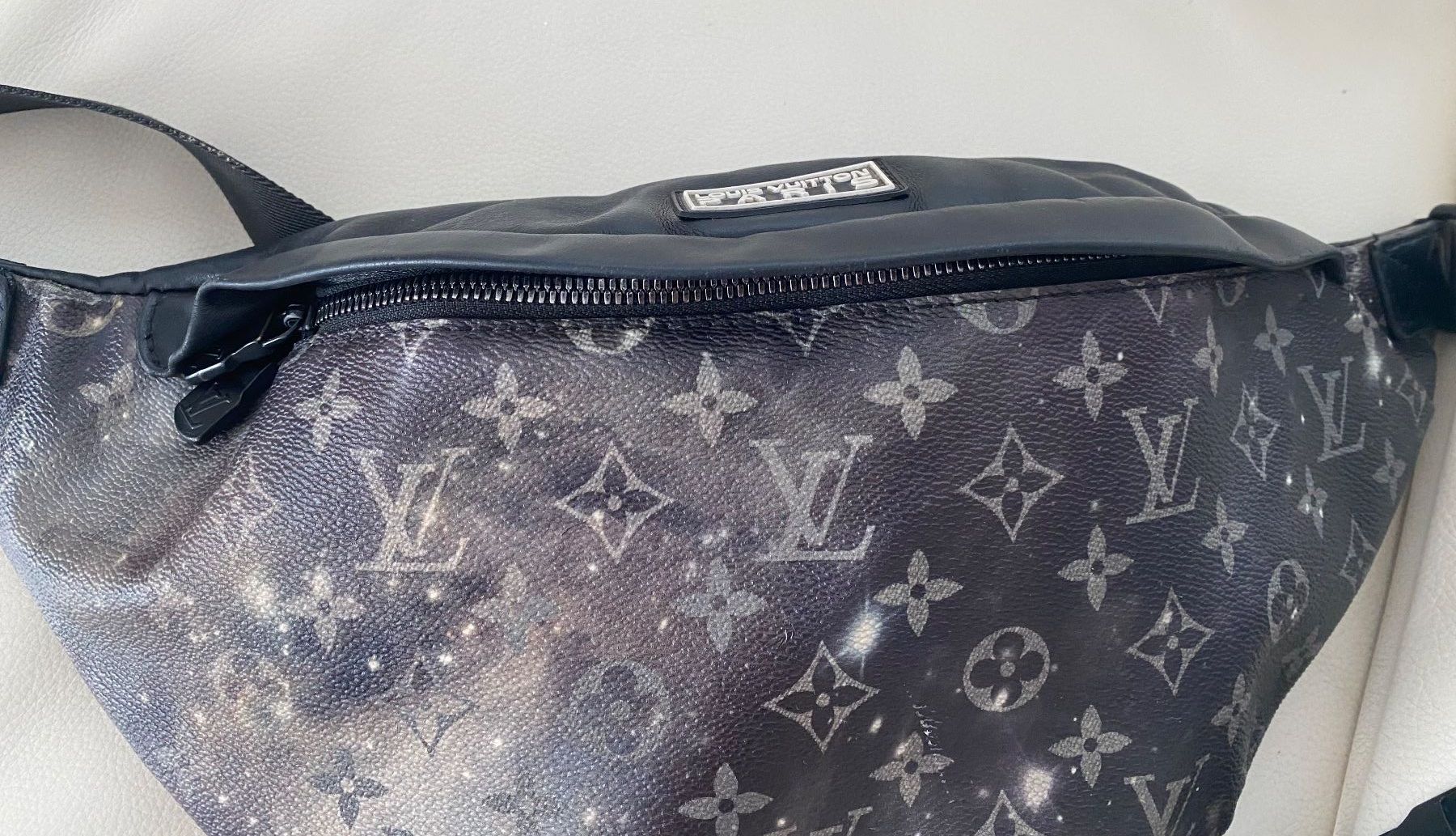 Louis Vuitton Sacs: EYECATCHER - LOUIS VUITTON Bumbag Monogram Galaxy – Neuf (Voir description) à Winkel par ferrari2022 7