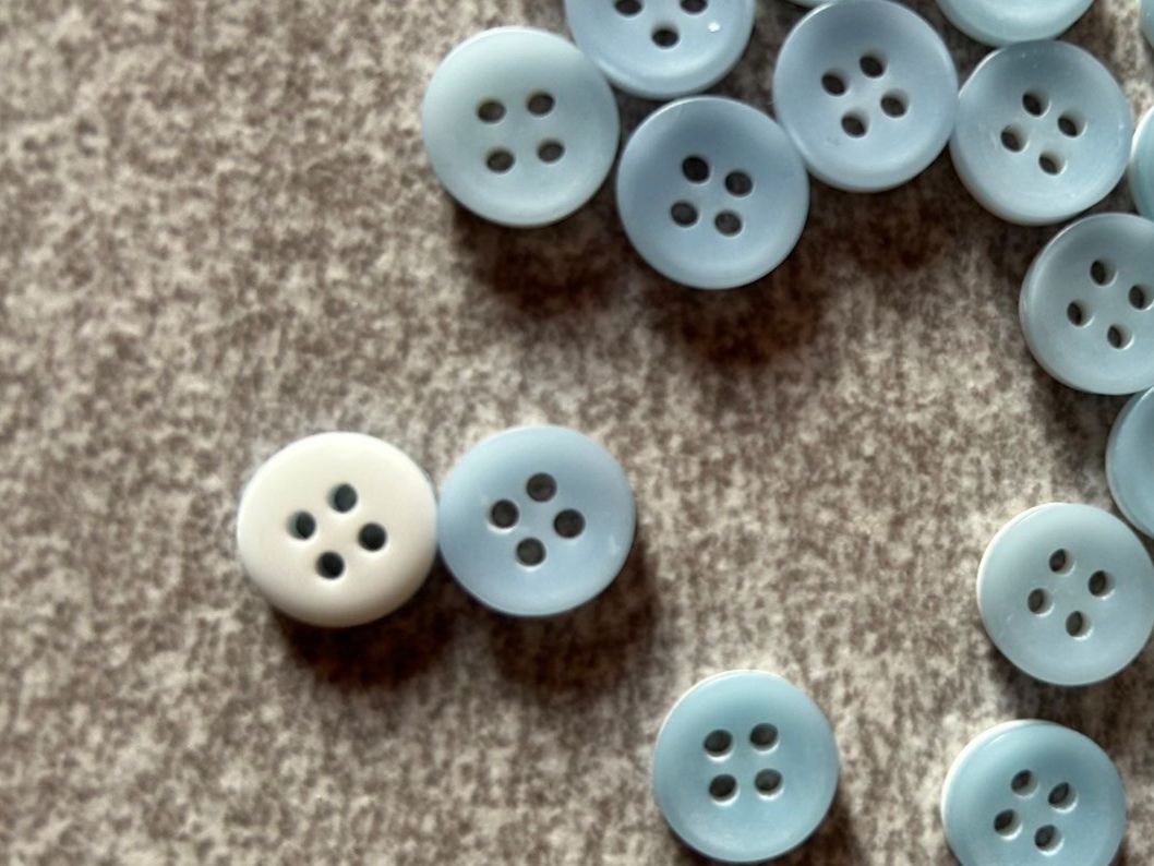 Bottoni: 45 stk. Knöpfe hellblau / boutons  Ø 11 mm – Nuovo (secondo la descrizione) da Arbedo venduto da nadia1973 1
