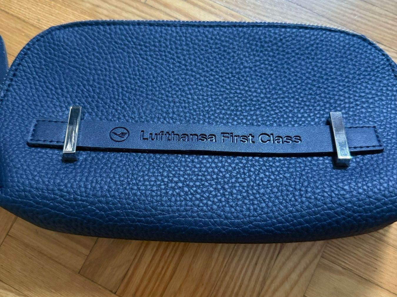 Lufthansa Borse da donna: Lufthansa First Class Amenity Kit Ladies – Nuovo e nell'imballaggio originale da bioggio venduto da lenny023