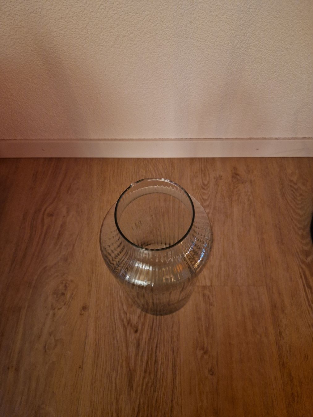 Vase & Récipients: Glas Vase geriffelt klar H35cm – D'occasion à Aarau par ilohe 2