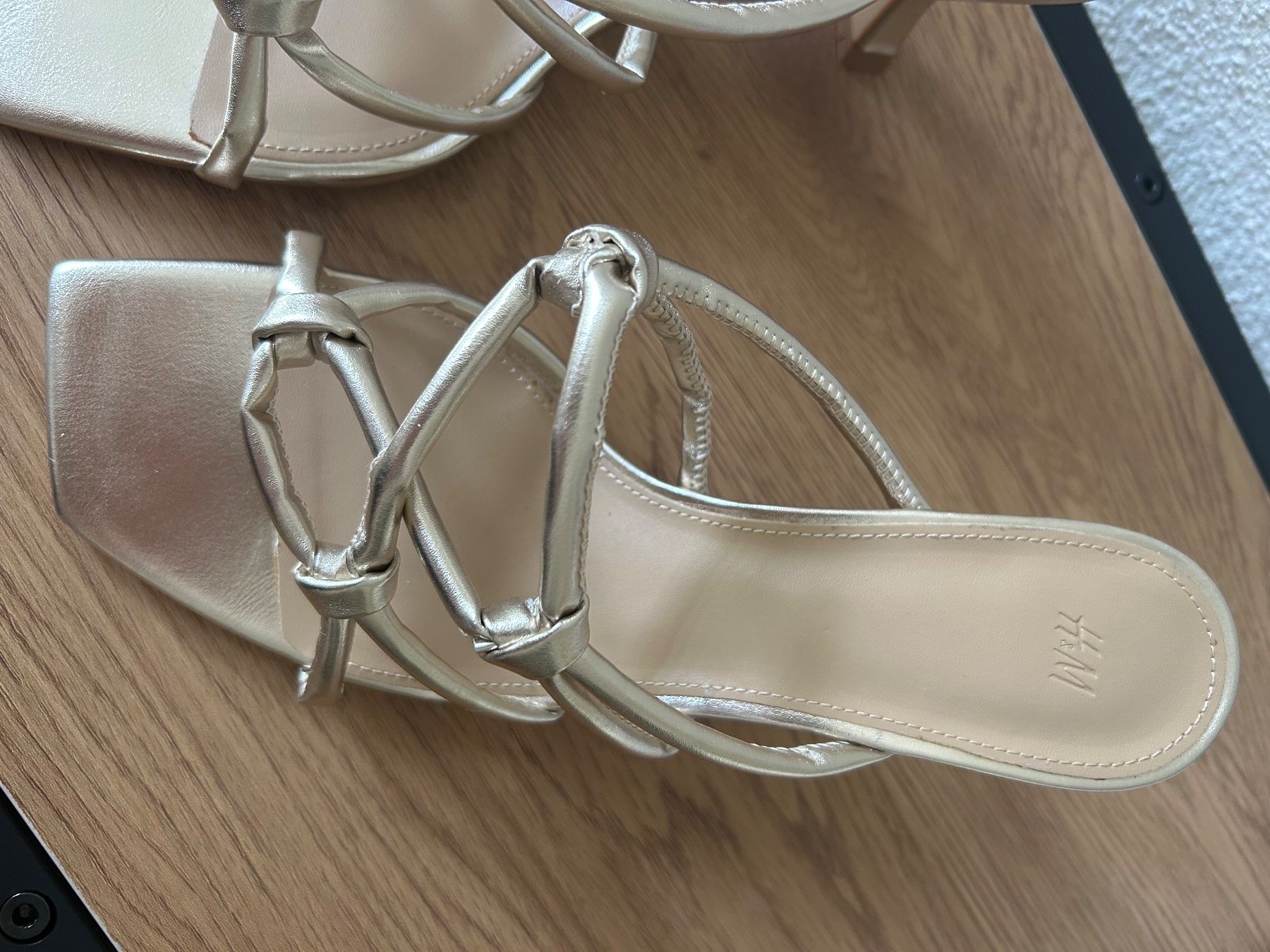 H&M Damenschuhe: Goldene Sandaletten Grösse 38 NEU – Neu (gemäss Beschreibung) aus Oberengstringen von Bechi 4