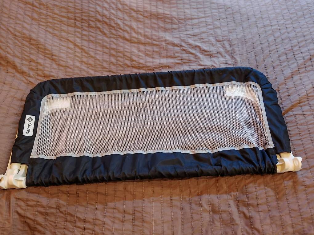 Letti: Barrière de lit Safety 1st extensible et pliable – Usato da Ovronnaz venduto da cat_np8t 1