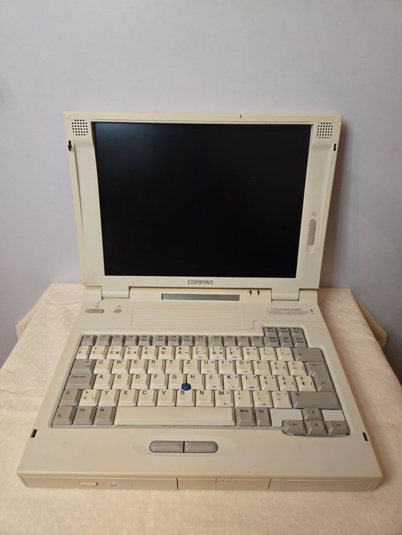 Compaq LTE 5400 Laptop Retro Vintage 90er Jahre Kult (Defekt) in ...