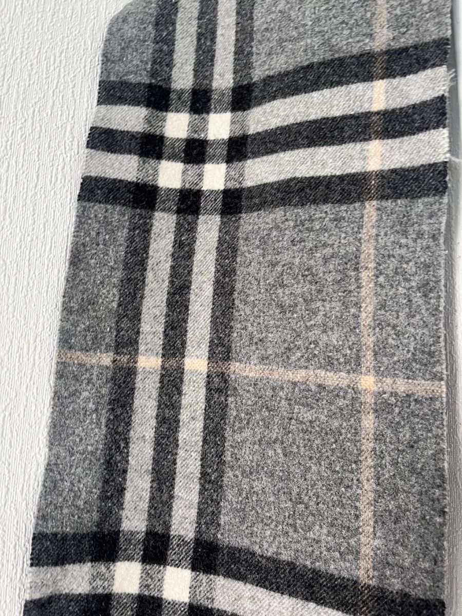 Burberry Foulard & Sciarpe: Burberry Scarf Check Pattern Grey Wool Cashmere Used – Usato da Lausanne venduto da Danash 2