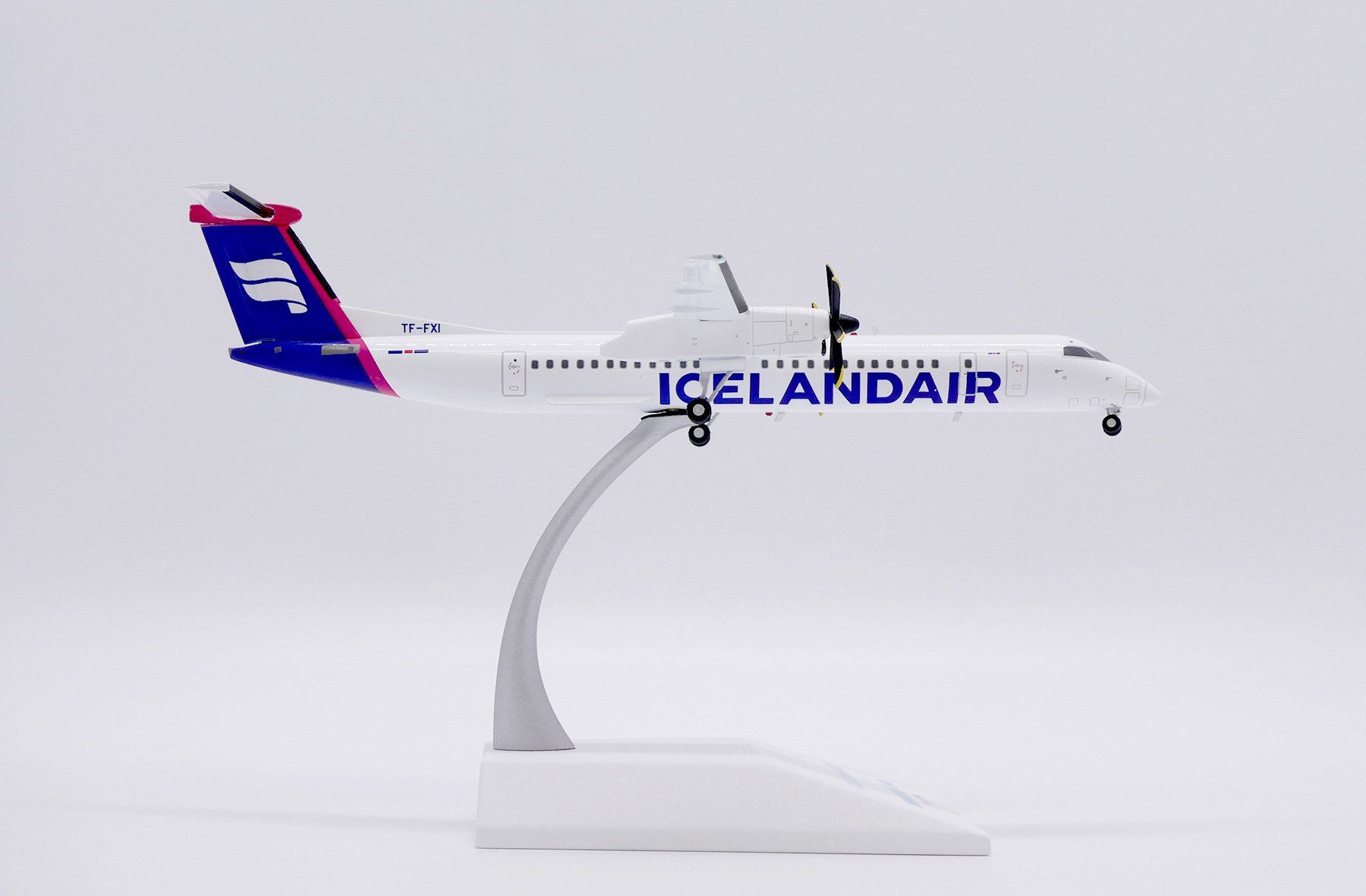 Kit di modellismo & Modellini statici: DASH 8-Q402 ICELANDAIR – Nuovo e nell'imballaggio originale da Morges venduto da iljamuromez 7