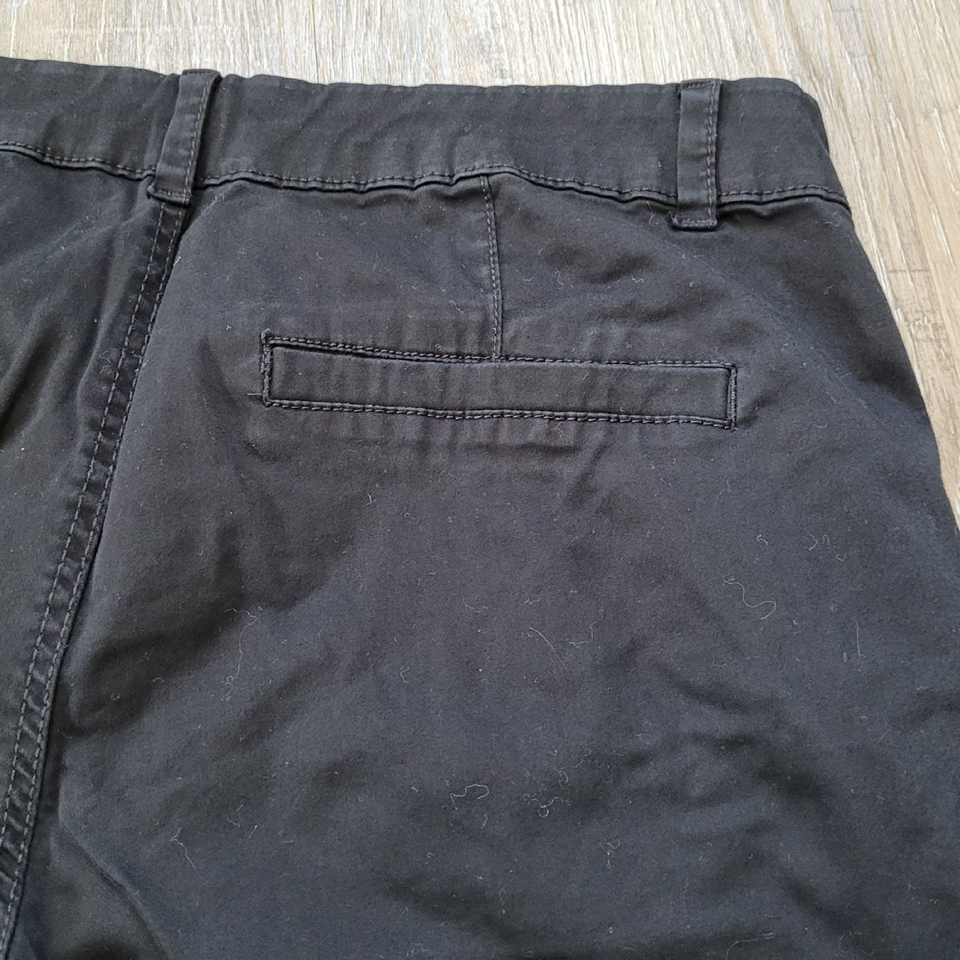 Pantaloni: schwarze Shorts 42 – Usato da Niederbuchsiten venduto da klengyel 5