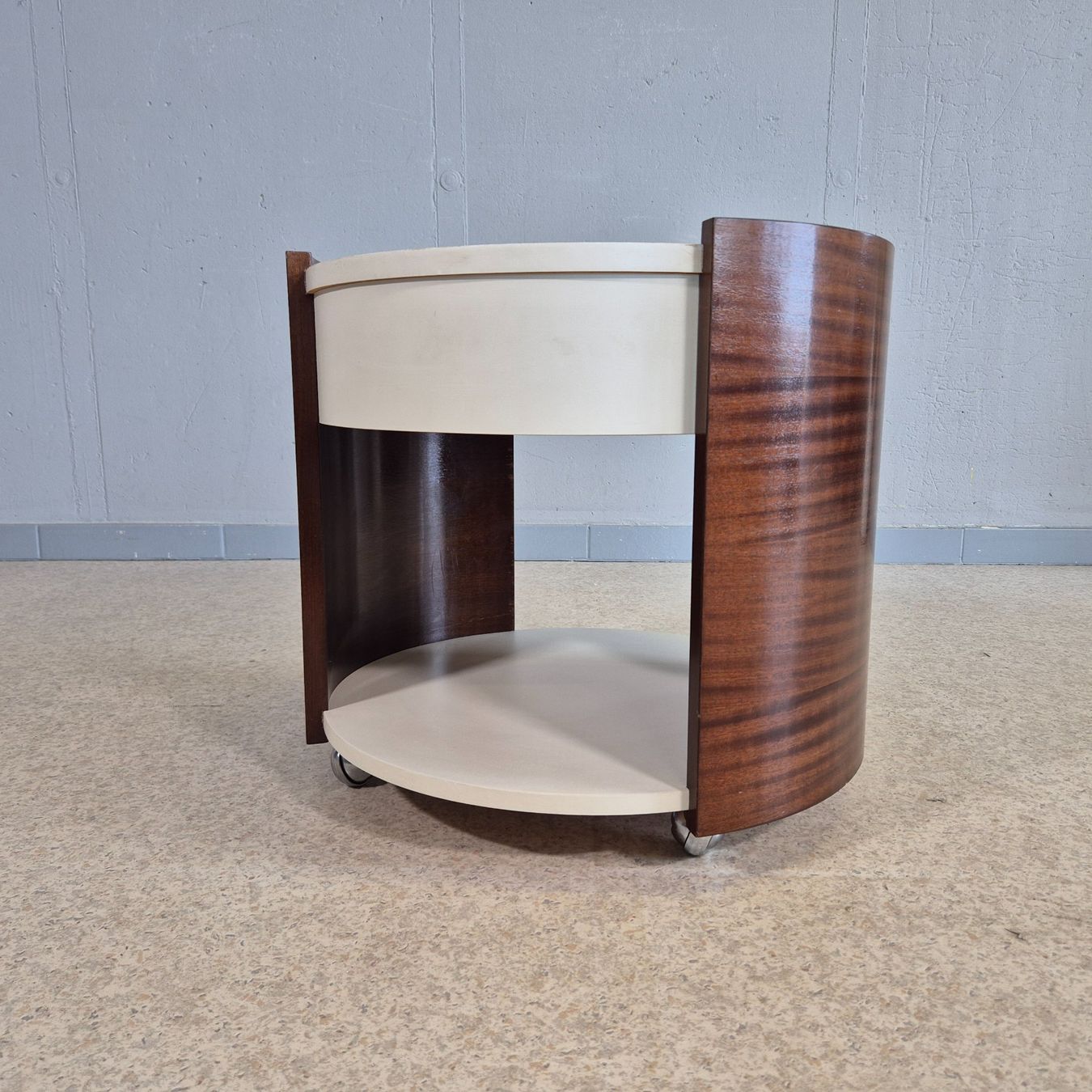 Tavoli: Rundmöbel Trolley Couchtisch Korpus Holz Rollmöbel – Usato da Nottwil venduto da Wondewa-Shop 7