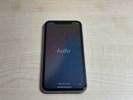 iPhone XR 128 GB – Blau – Akku 82 % – inkl. MagSafe-Hülle