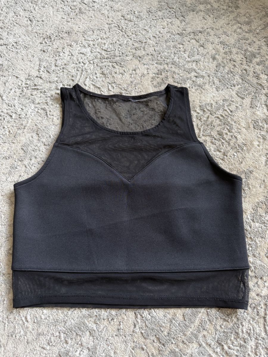 H&M Tops: Schwarzes Crop Top mit Netzstoff – Neu (gemäss Beschreibung) aus Zurich von kat_dcy5