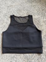 Schwarzes Crop Top mit Netzstoff