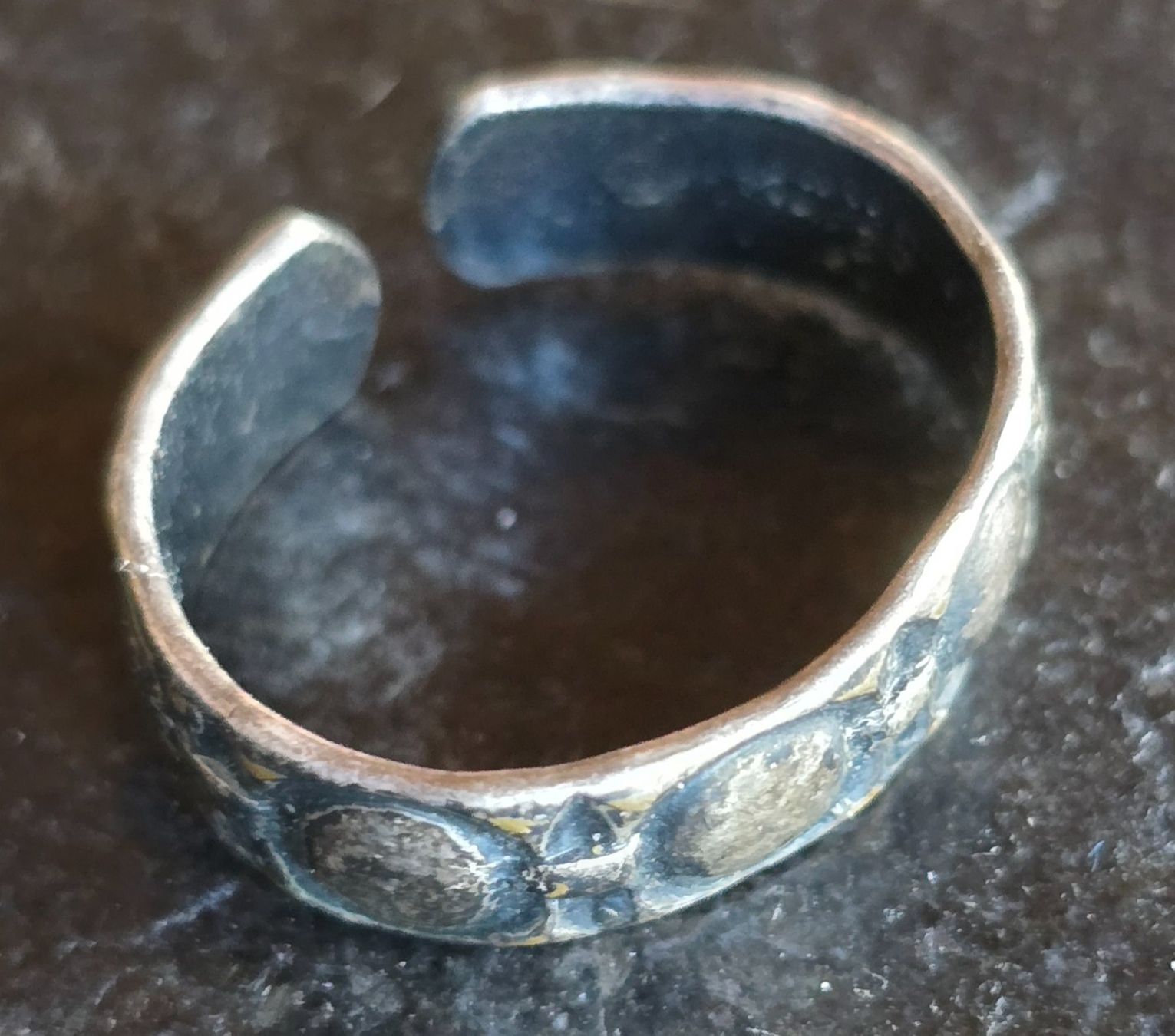 Bagues: Zehenring Silber verstellbar mit Muster abgenutzt – D'occasion à Duebendorf par Dguguseli