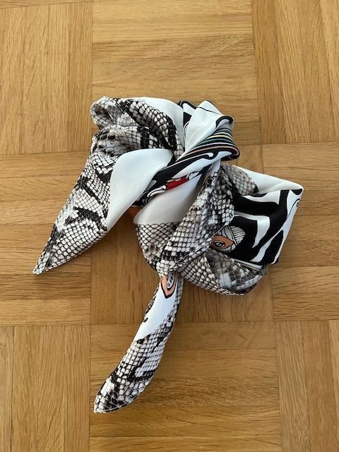Codello Foulard & Sciarpe: "CODELLO" Seiden Foulard – Nuovo (secondo la descrizione) da Walenstadt venduto da ricamul 8