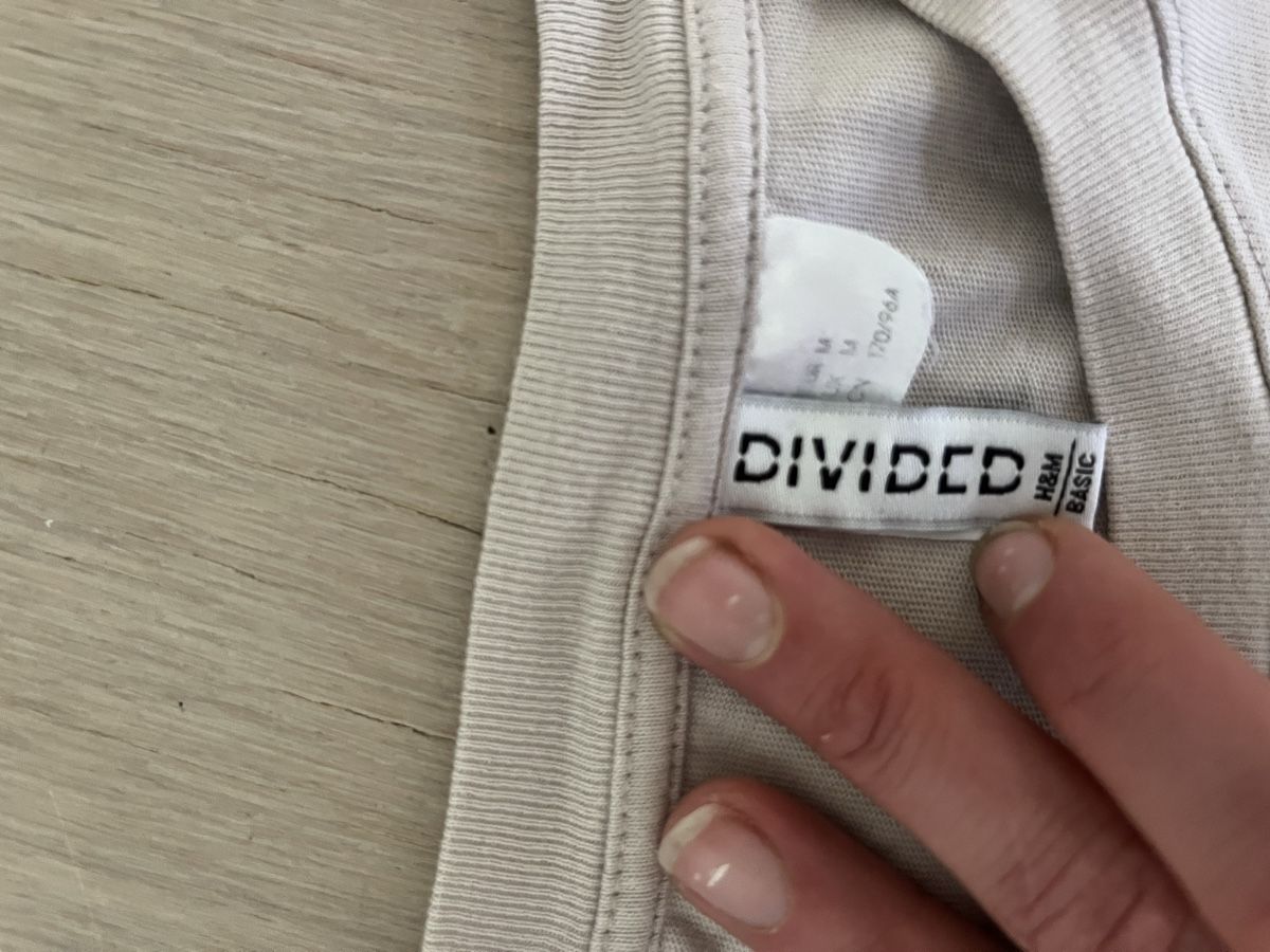 H&M T-shirt: H&M Divided Basic T-Shirt, Sandfarbe, Grösse M, Top! – Nuovo (secondo la descrizione) da Zürich venduto da rox_ws8v 1