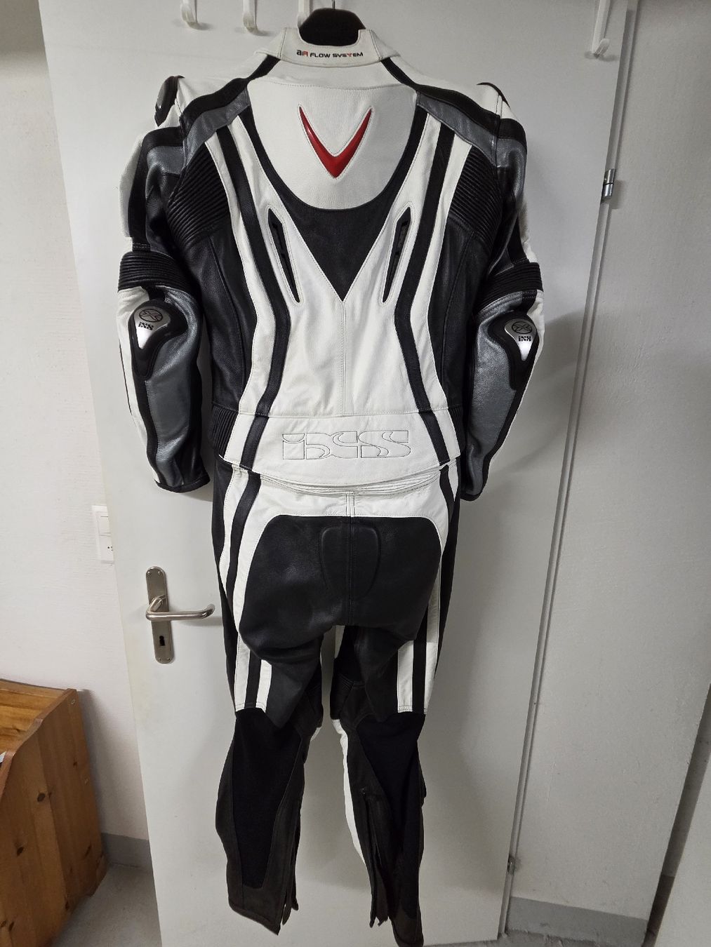 Completi & Tailleur: IXS- Damen- Lederkombi 2- teilig – Usato da Eglisau venduto da Dabu7 1