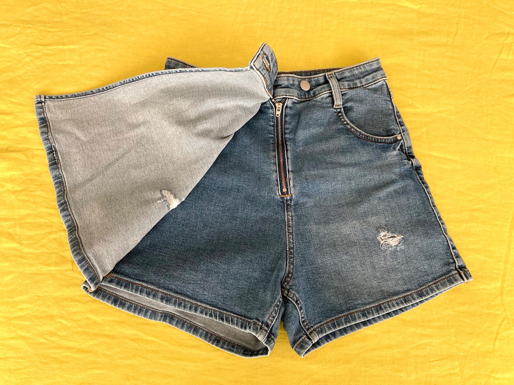 Esprit Hosen: Short en jean bleu déchiré taille 36 – Gebraucht aus Vionnaz von nadinus73 1