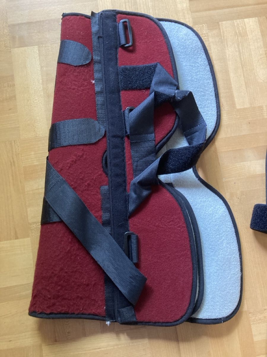 Attrezzature mediche: Homed Knieschiene / Atelle pour genoux – Usato da FRIBOURG venduto da Boris004