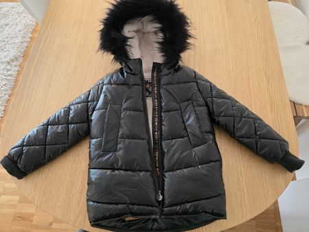 Schwarze, beschichtete IKKS Mädchensteppjacke Gr. 104