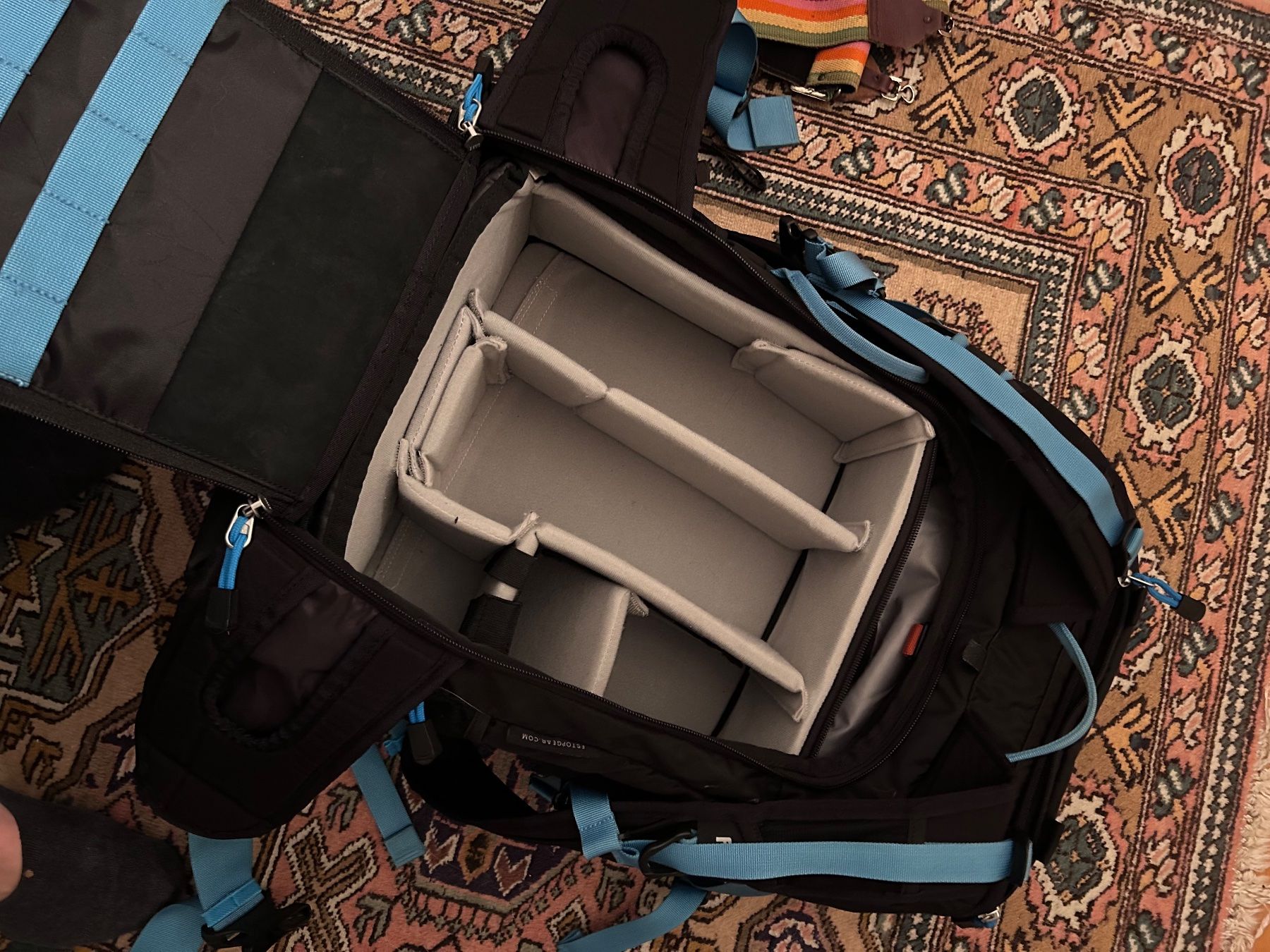 Zaini: F-Stop Loka UL 37L Camera Backpack (Black/Blue) – Usato da Wädenswil venduto da lucy-ethel 2