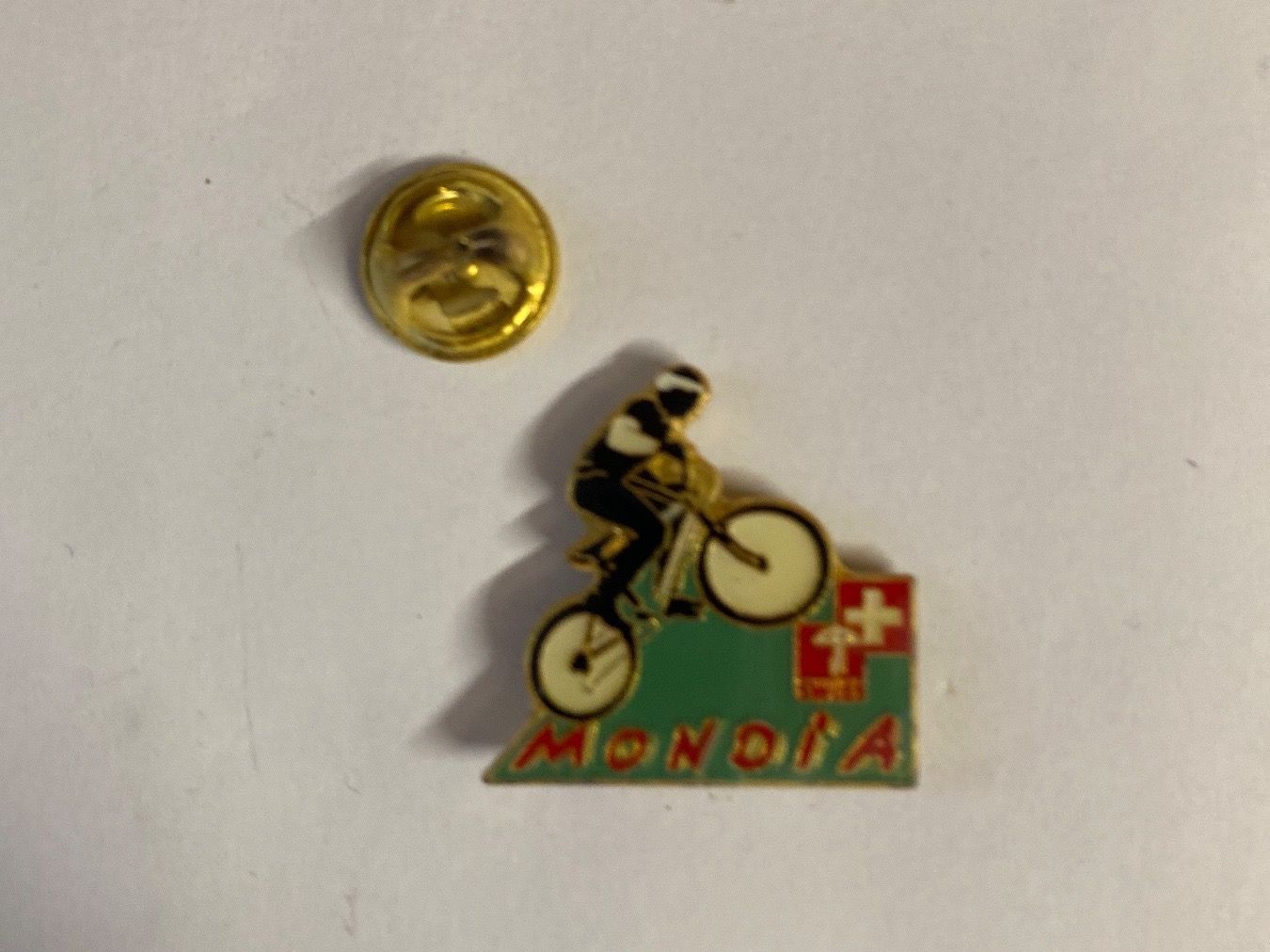 Swiss Placchette & Badge: PIN'S - MONDIA - VELO - SWISS – Usato da Le Brassus venduto da cinema13 1