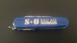 Ein Victorinox Sackmesser OFFICIER SUISSE / S+U Bau AG