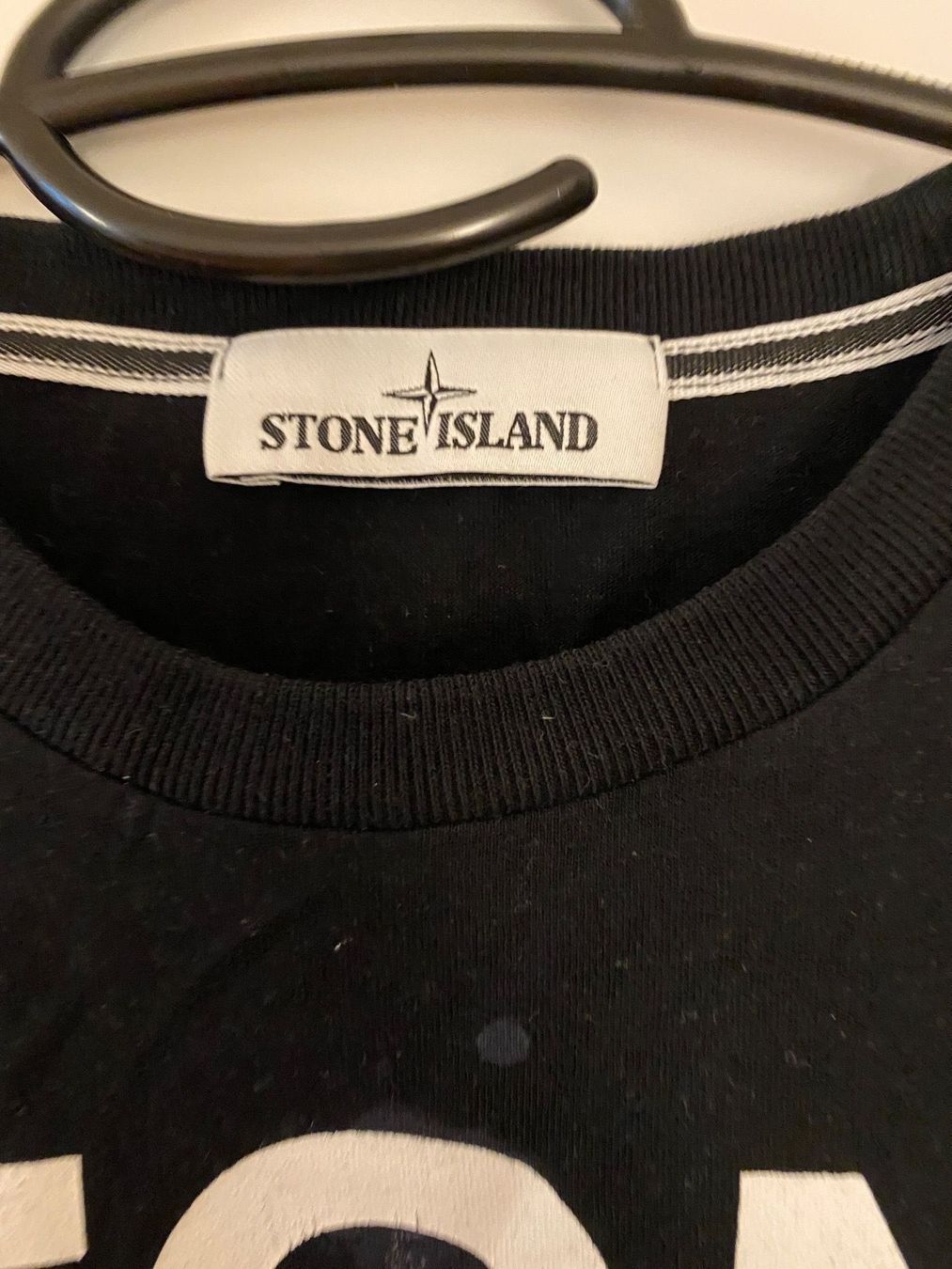 Stone Island T-shirt: Stone Island T-Shirt – Usato da Neftenbach venduto da Vespa796 1