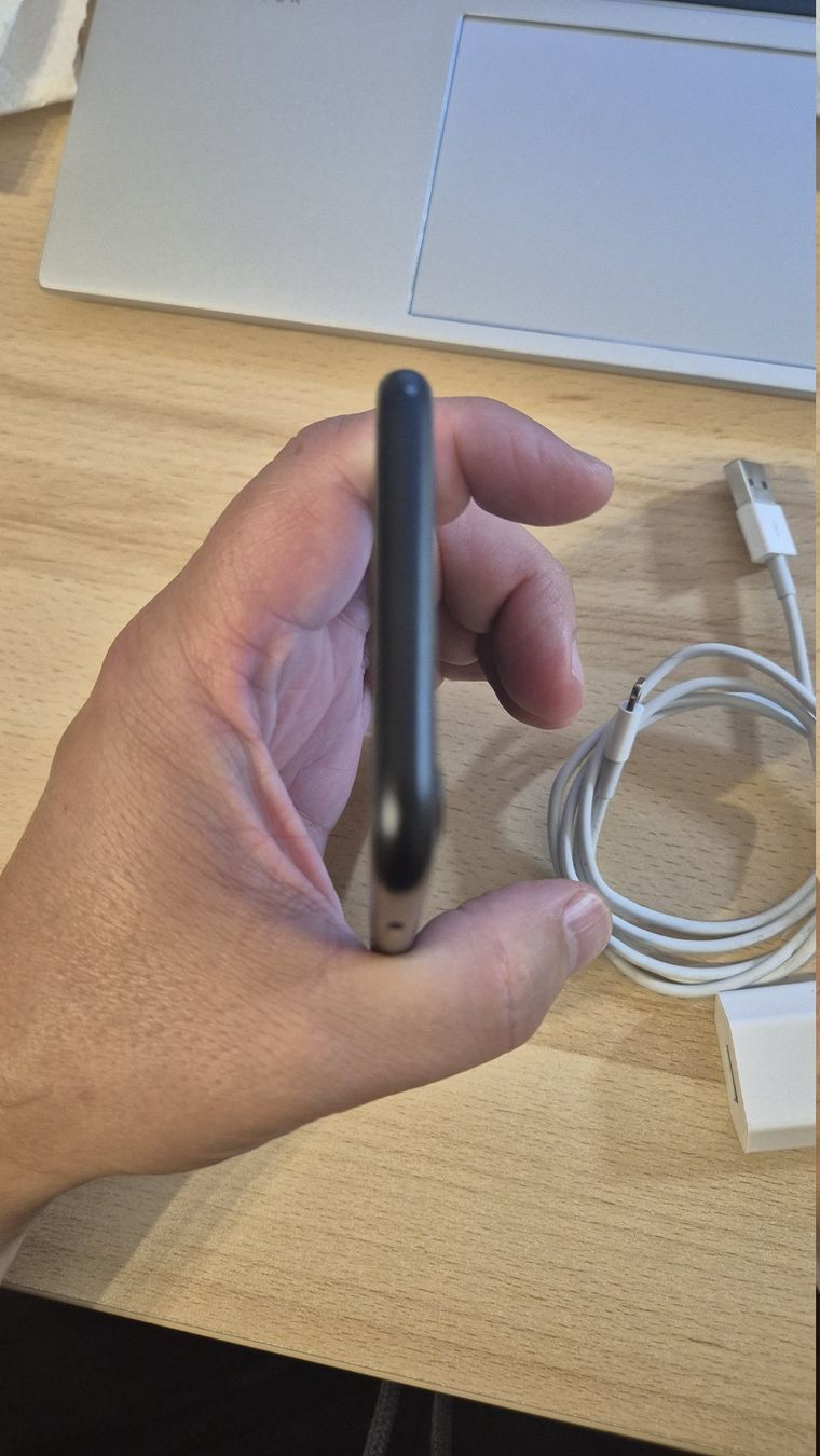 Apple Telefoni cellulari / Smartphones: iPhone SE 2020 64GB Black 3019 – Usato da Münchenbuchsee venduto da MV_Solutions 6