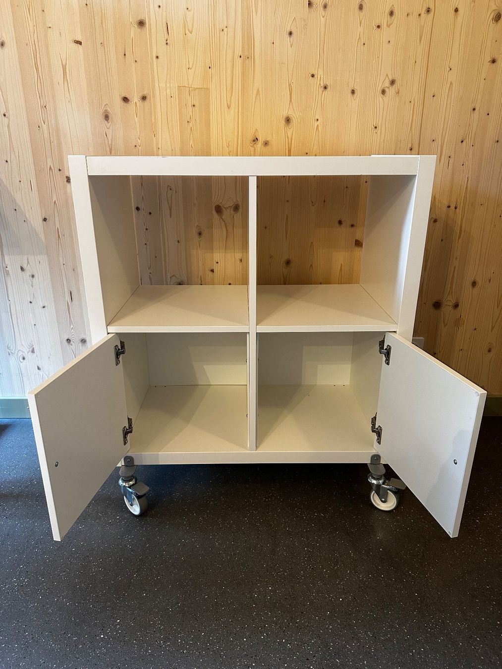 Scaffali: IKEA Kallax weiss auf Räder – Usato da Winterthur venduto da Steph1103 1