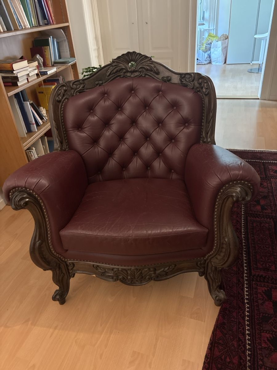 Chesterfield Poltrone: Sessel Leder dunkelrot mit Schnitzereien gebraucht – Usato da St. Gallen venduto da Sajaba52 3