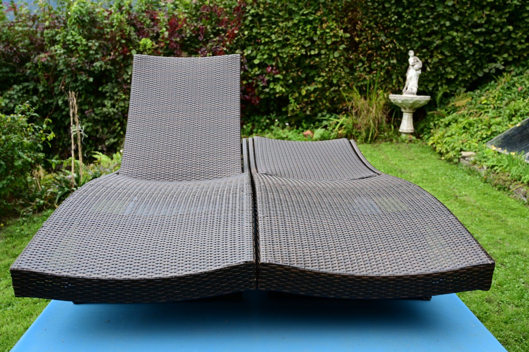 Chaises longues: Robuste und stabileLiegestühle mit Rattangeflecht – D'occasion à Brienz BE par shcul 1