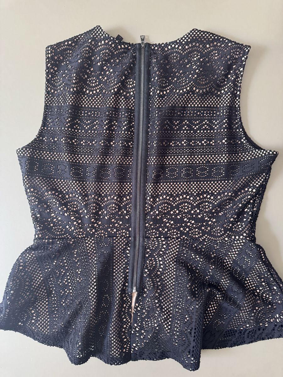 Camicette: BCBGMAXAZRIA Lace Peplum Top Black Size L – Usato da Zürich venduto da alieacelina 1