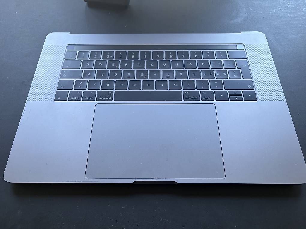 Apple Notebook: Headless macbook pro 15" touch bar – Usato da Bern venduto da Laurin008