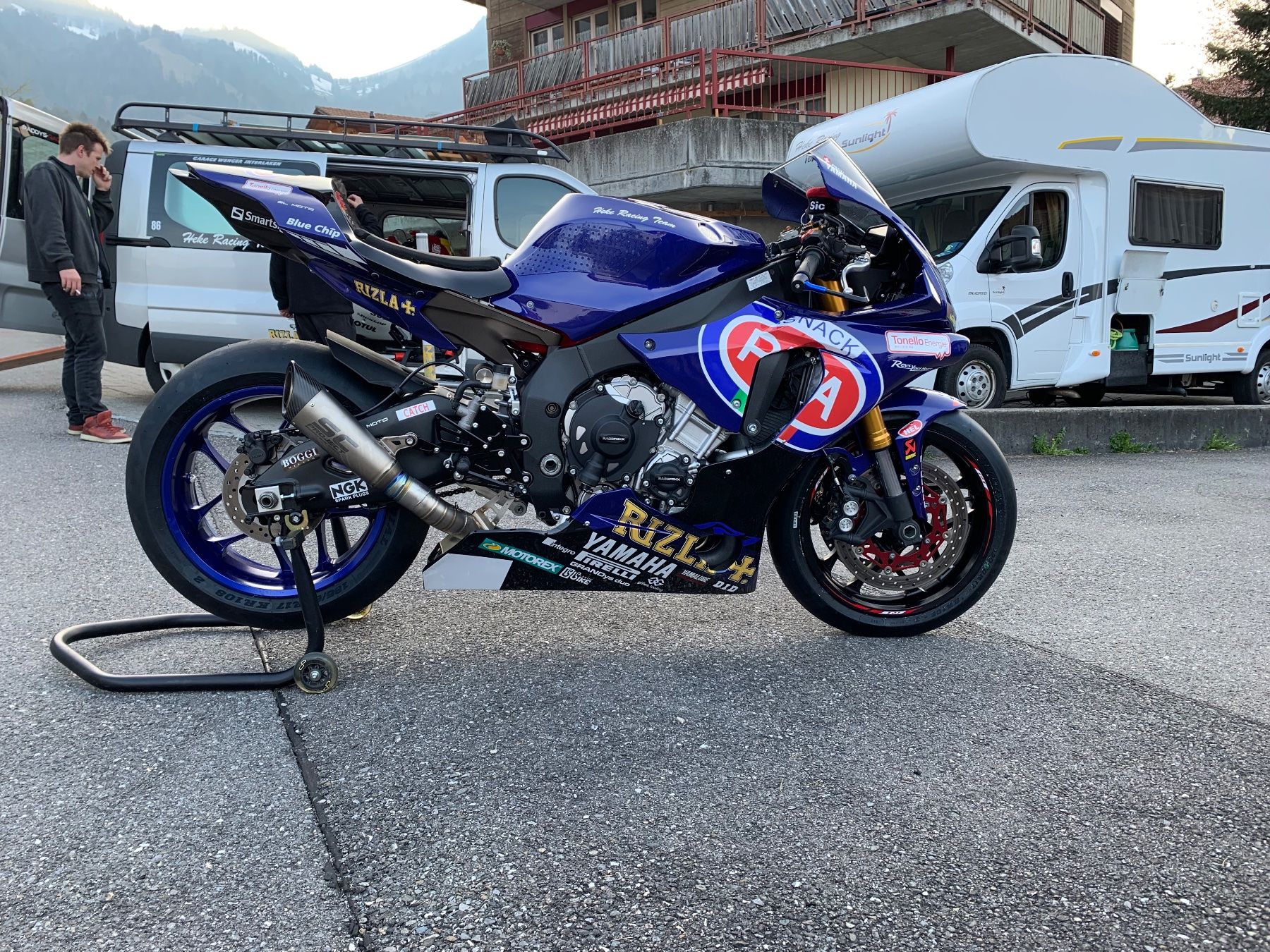 Yamaha Strada: Rennmotorrad R1 – Usato da Interlaken venduto da Audi.RS3 5
