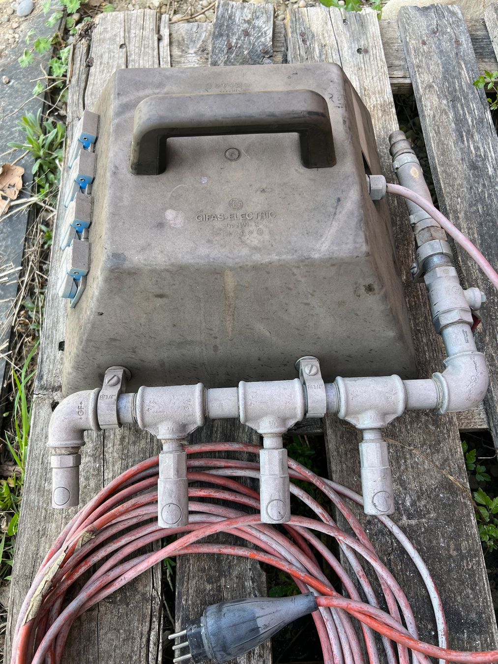 GIFAS Elettrotecnica: Verteiler für Strom & Luft, Baustromverteiler – Usato da Wettingen venduto da Wespi4 2