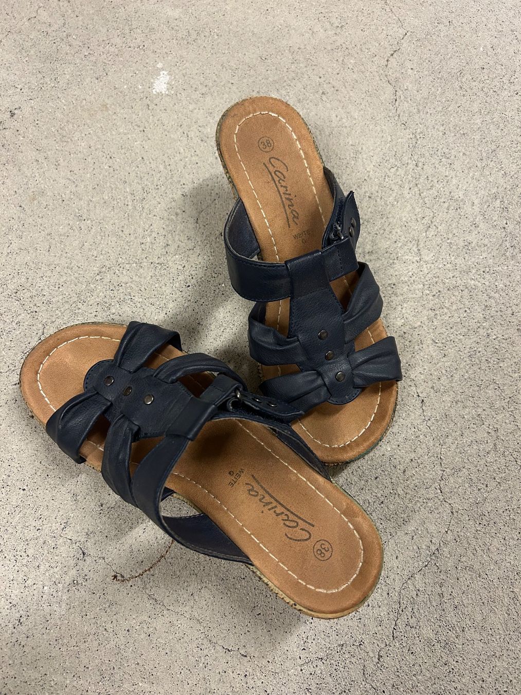 Chaussures femmes: Damensandalen Gr. 38 – D'occasion à Hittnau par FVera