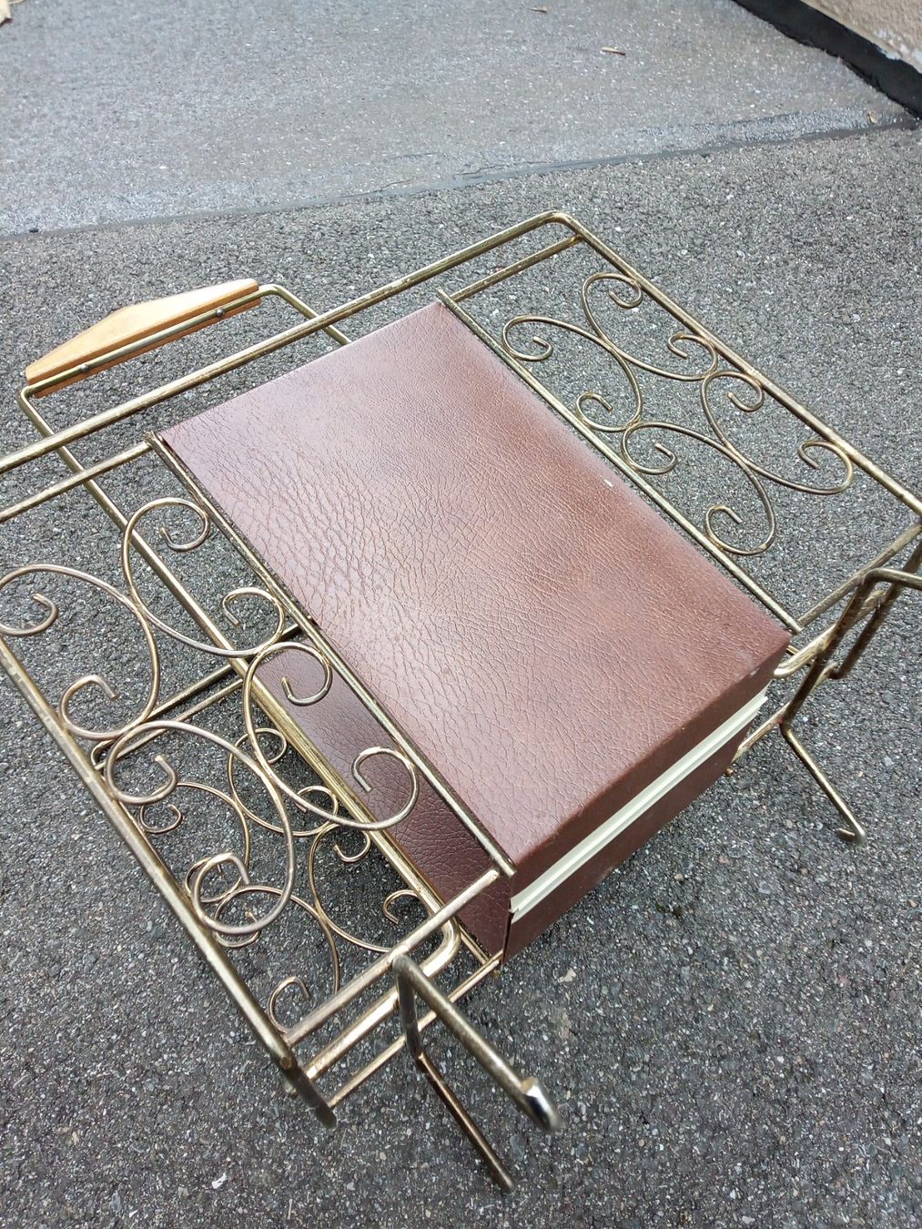 Sonstiges für Haushalt & Wohnen: Mid century Zeitungsständer – Gebraucht aus Zürich von edi_c2m6 4