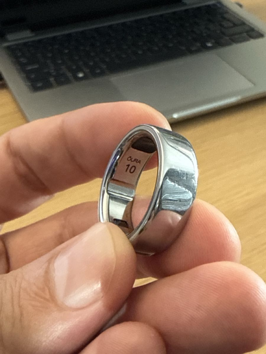 Oura Anelli: Oura Ring 4 Size 10 (Silver) – Usato da Zug venduto da dimitri.zh 1