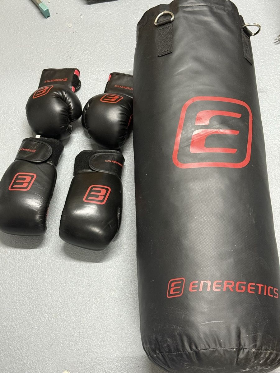 Boxsäcke: Boxsack mit 2 Boxhandschuhen "Energetics" + Aufhängekette – Gebraucht aus Tann von patrick_13g